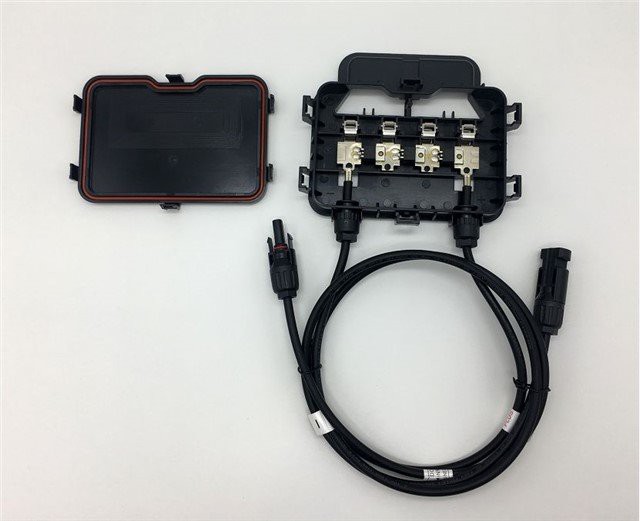 Saules paneļa savienojuma kaste