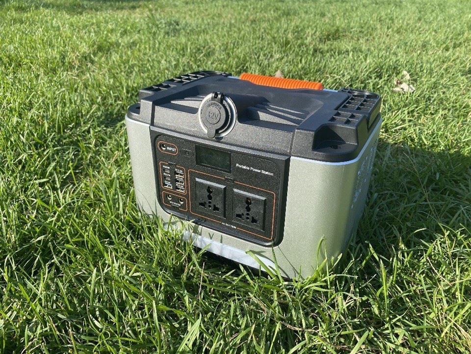 Pārnēsājama spēkstacija 700W